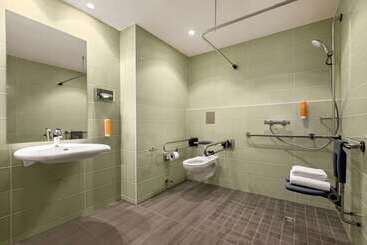 هتل Super 8 By Wyndham Hamburg Mitte