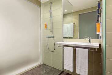 هتل Super 8 By Wyndham Hamburg Mitte