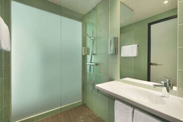 هتل Super 8 By Wyndham Hamburg Mitte
