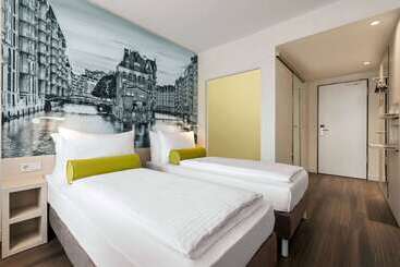 هتل Super 8 By Wyndham Hamburg Mitte