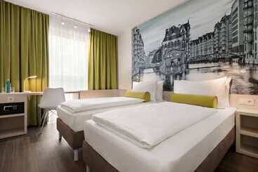هتل Super 8 By Wyndham Hamburg Mitte