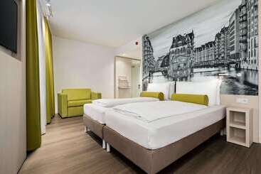 هتل Super 8 By Wyndham Hamburg Mitte
