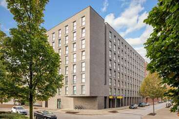 هتل Super 8 By Wyndham Hamburg Mitte