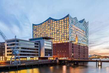 هتل Super 8 By Wyndham Hamburg Mitte