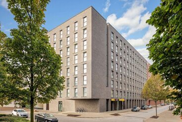 هتل Super 8 By Wyndham Hamburg Mitte