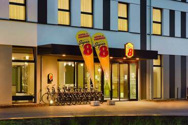 هتل Super 8 By Wyndham Hamburg Mitte