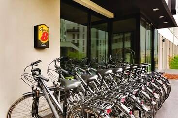 هتل Super 8 By Wyndham Hamburg Mitte