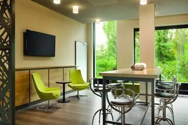 هتل Super 8 By Wyndham Hamburg Mitte