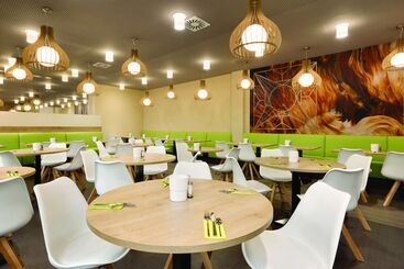 هتل Super 8 By Wyndham Hamburg Mitte
