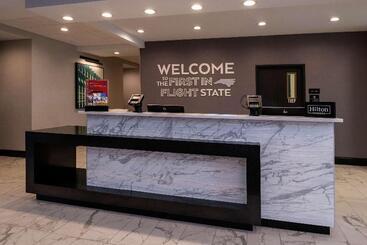 هتل Hampton Inn & Suites Winstonsalem Downtown