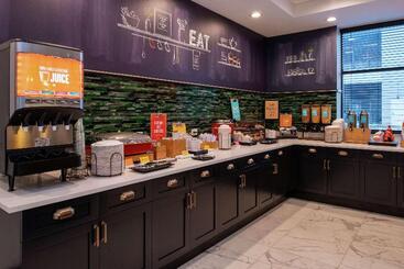 هتل Hampton Inn & Suites Winstonsalem Downtown