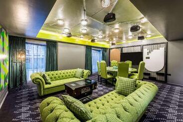 هتل Nhow London