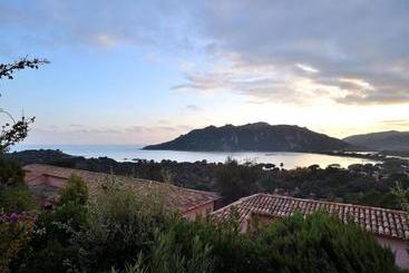 هتل Residence Les Hameaux De Santa Giulia
