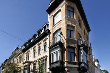 Raphael Suites - Amberes