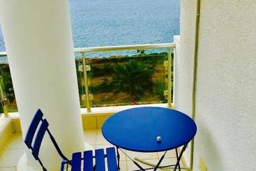 White Residence Apartament - Sarandë