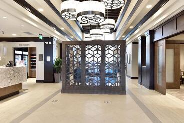 هتل Staybridge Suites Waterloo  St. Jacobs Area