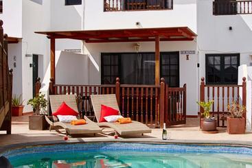 Casa Hibiscus   Shared Pool   Close To Seafront Promenade - Punta Mujeres