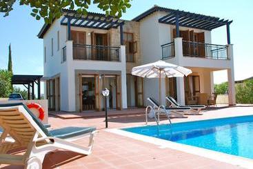 2 Bedroom Villa Oleander With Private Pool And Garden, Aphrodite Hills Resort - Куклия