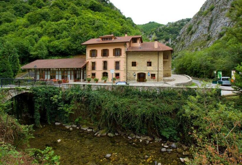 فندق La Casona De Mestas