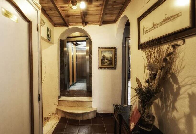 هتل Las Palmeras By Vivere Stays