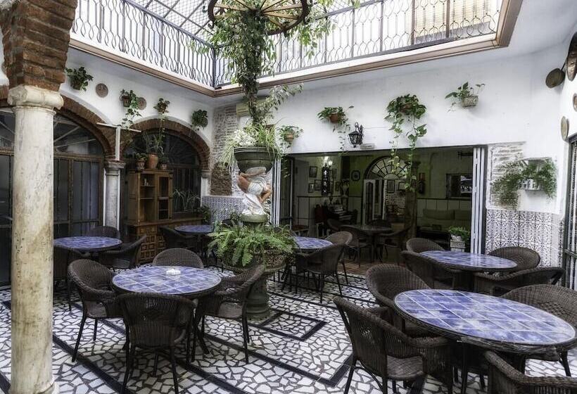 هتل Las Palmeras By Vivere Stays