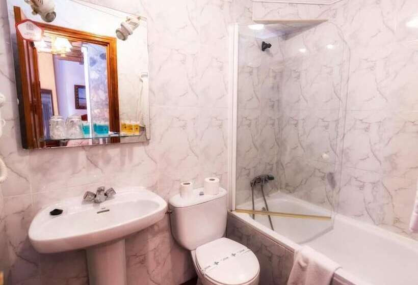 هتل Las Palmeras By Vivere Stays
