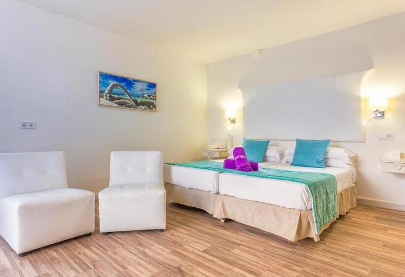 هتل Fergus Style Cala Blanca Suites