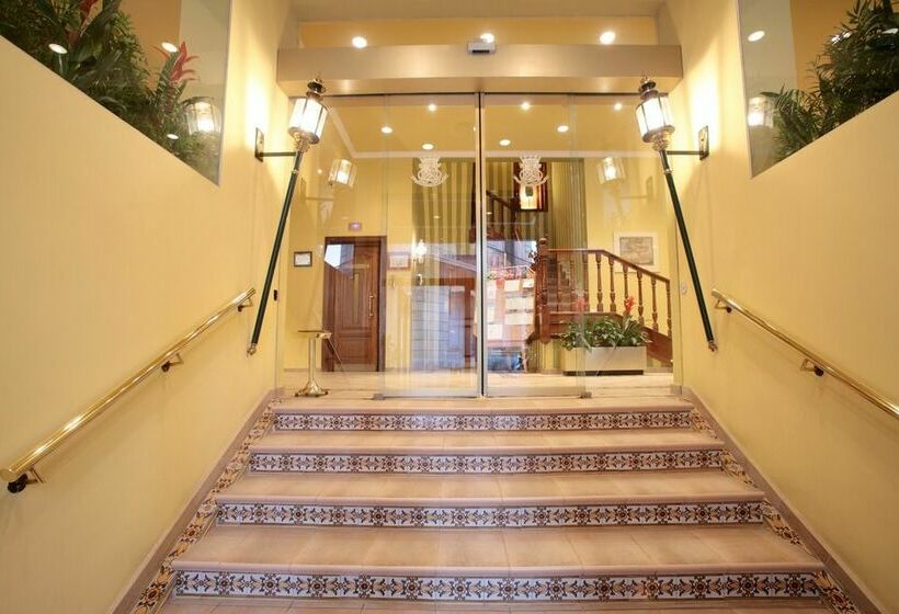 Hotel Regencia Colón