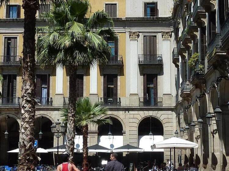 هتل Roma Reial