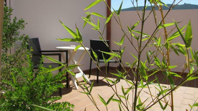 هتل Nou Estrelles