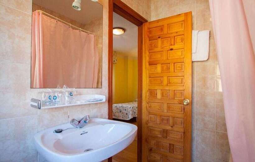 Fotos del hotel Surfances:  46