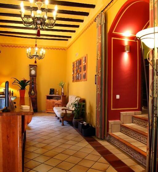 فندق Villa De Alquézar