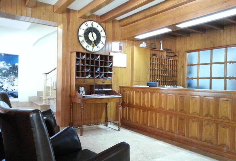فندق Villa De Canfranc