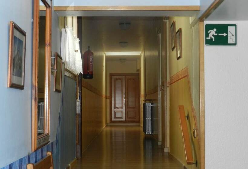 Отель Escalar