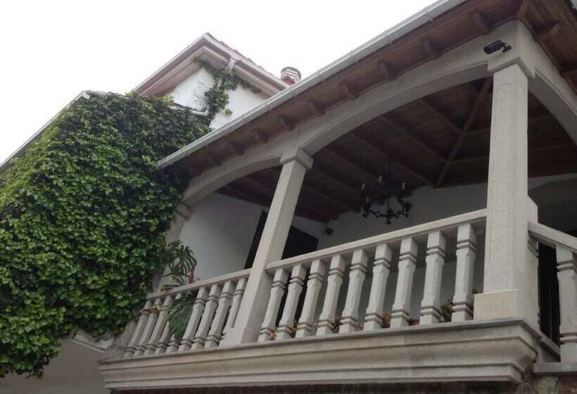 هتل O Castelo