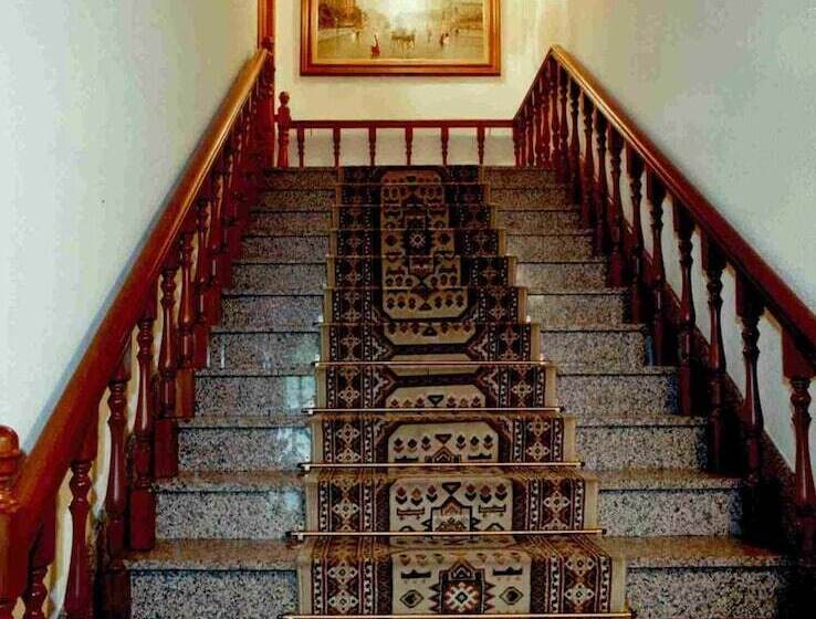 هتل O Castelo
