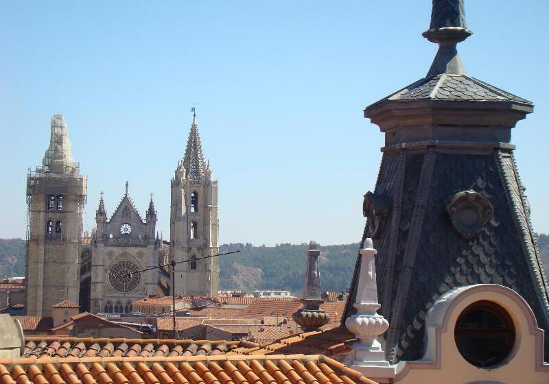 هتل Occidental Leon Alfonso V