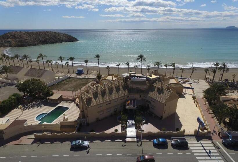 هتل Playa Grande