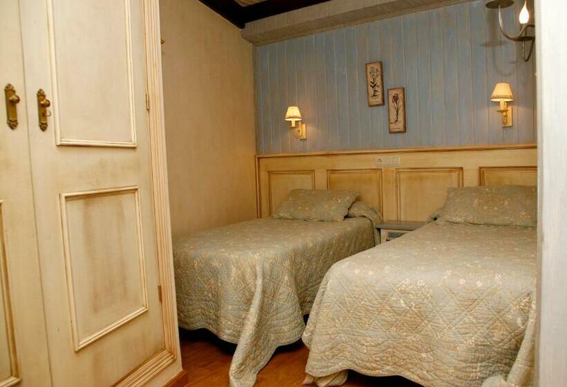 هتل Villa De Torla