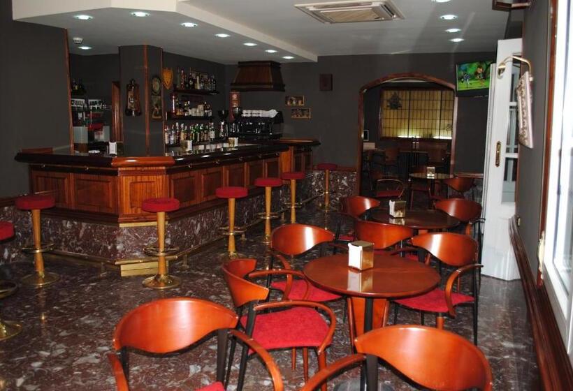 هتل Gernika Adults Only