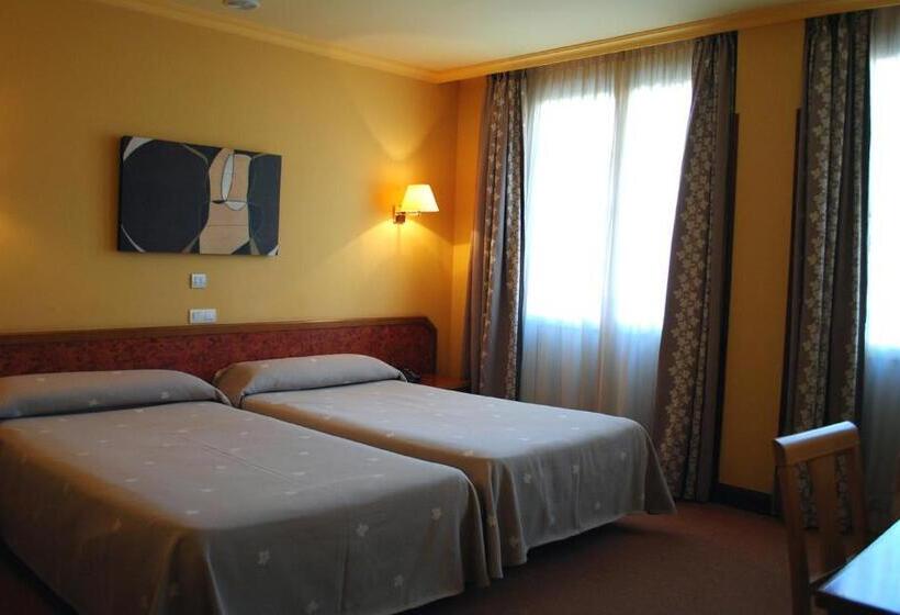 هتل Gernika Adults Only