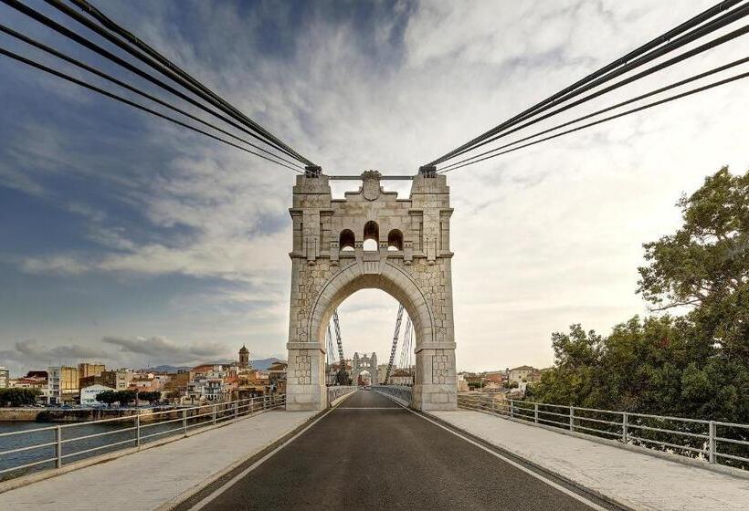 هتل Montsia