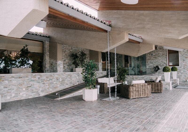 هتل Resort El Montico