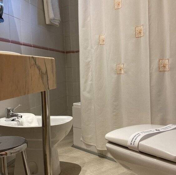Hostal Paris