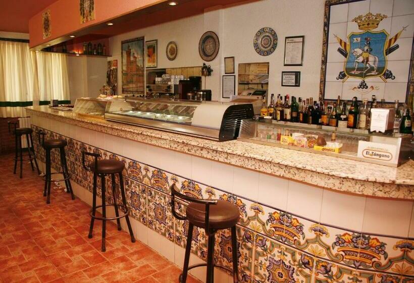 هتل Hostal Cuatro Esquinas