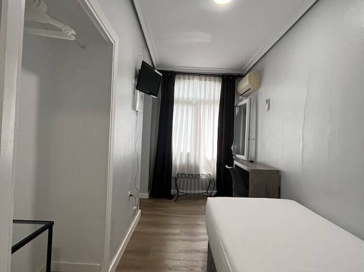 בית מלון כפרי Hostal Atenas