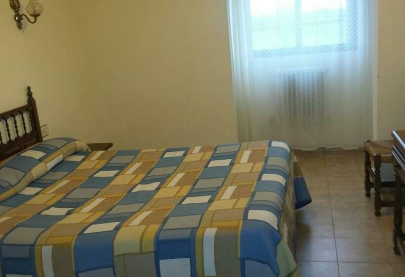 Отель Hostal Botafumeiro