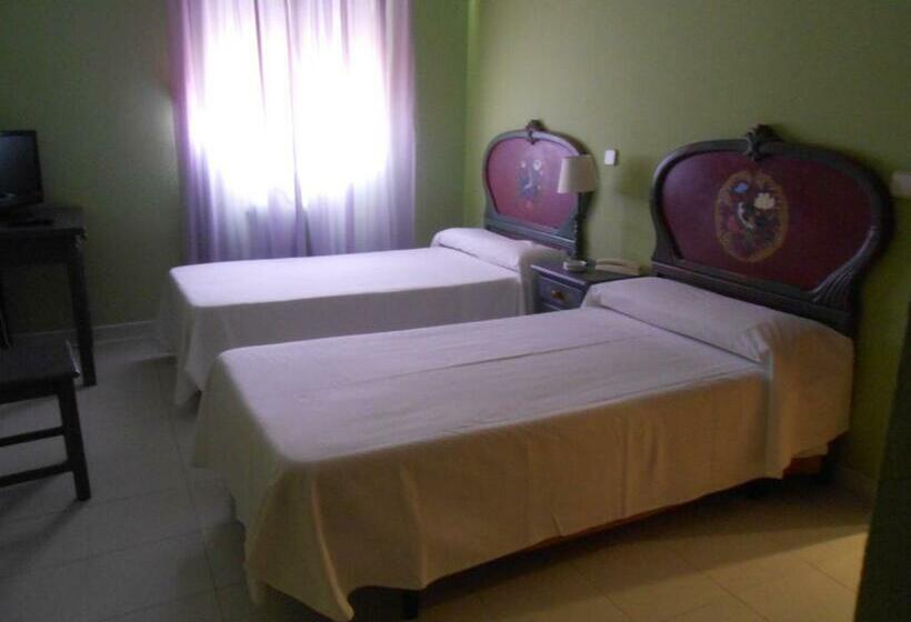 هتل Hostal Burgos