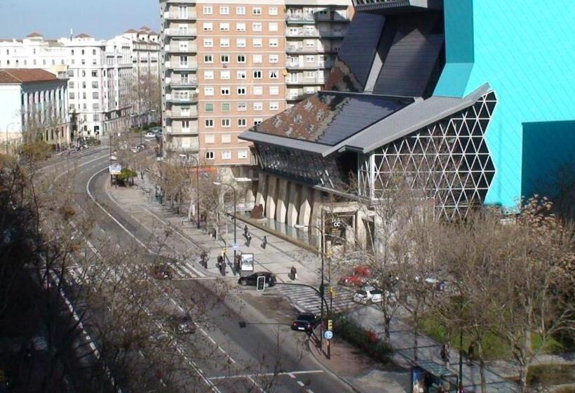 هتل Hostal El Carmen