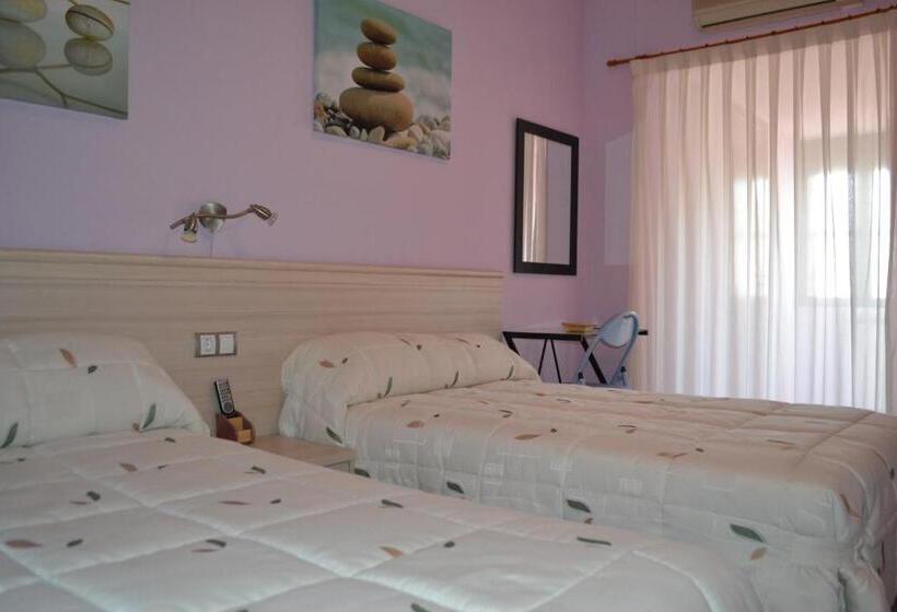 هتل Hostal La Pilarica